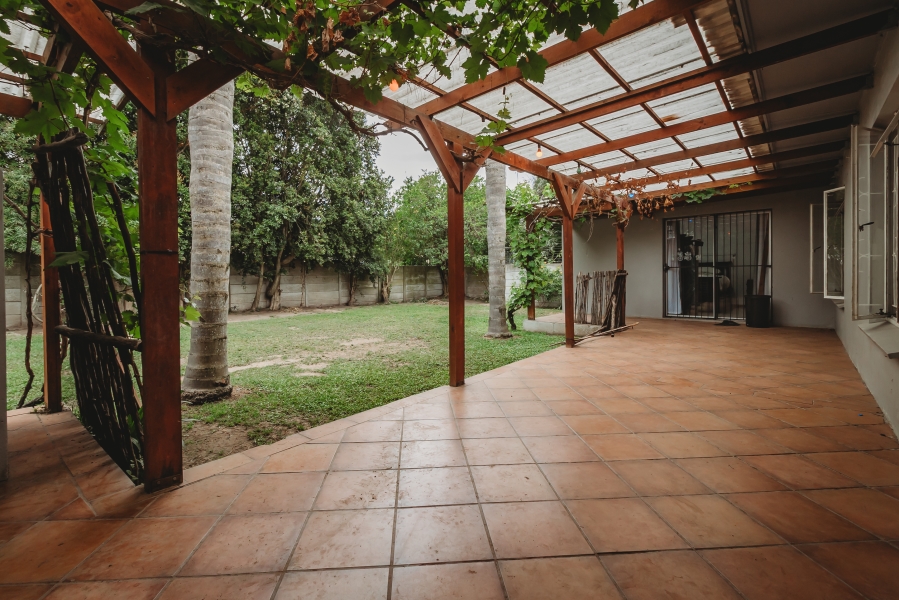 4 Bedroom Property for Sale in Bodorp Western Cape